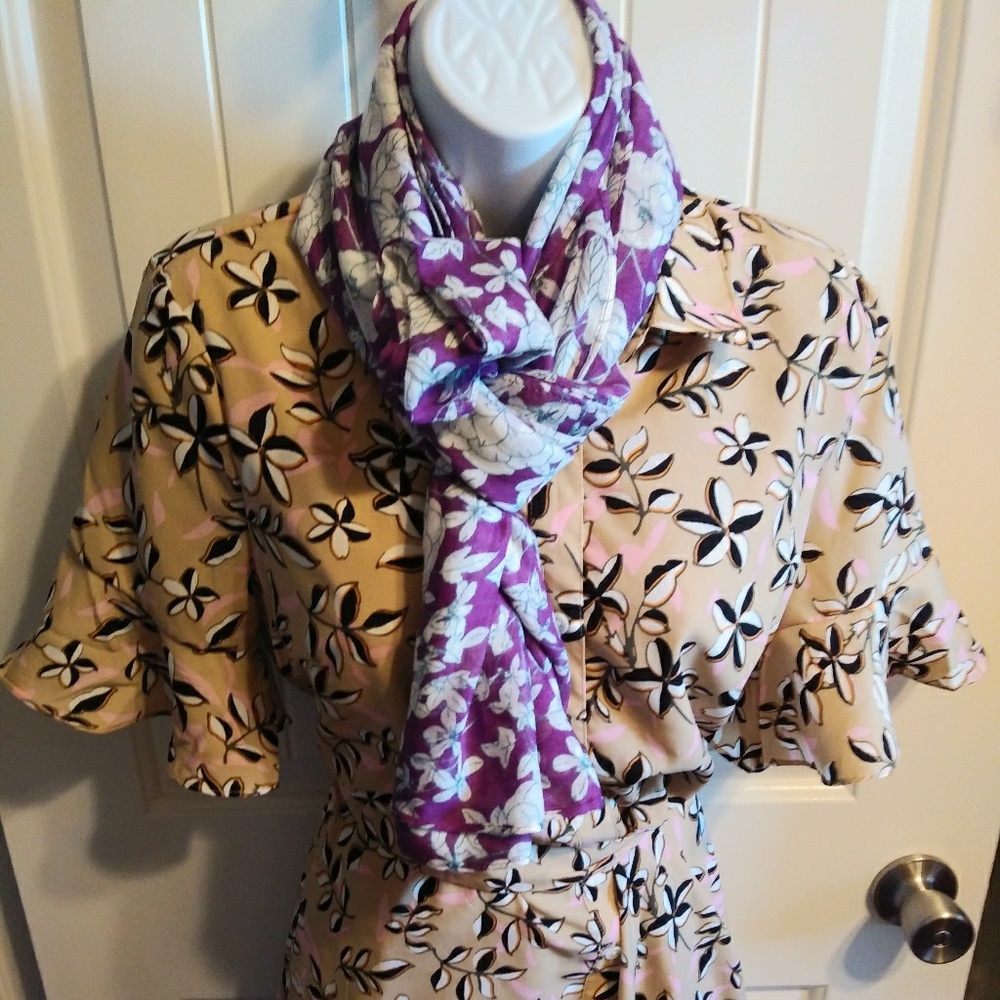 BANANA REPUBLIC SCARVES